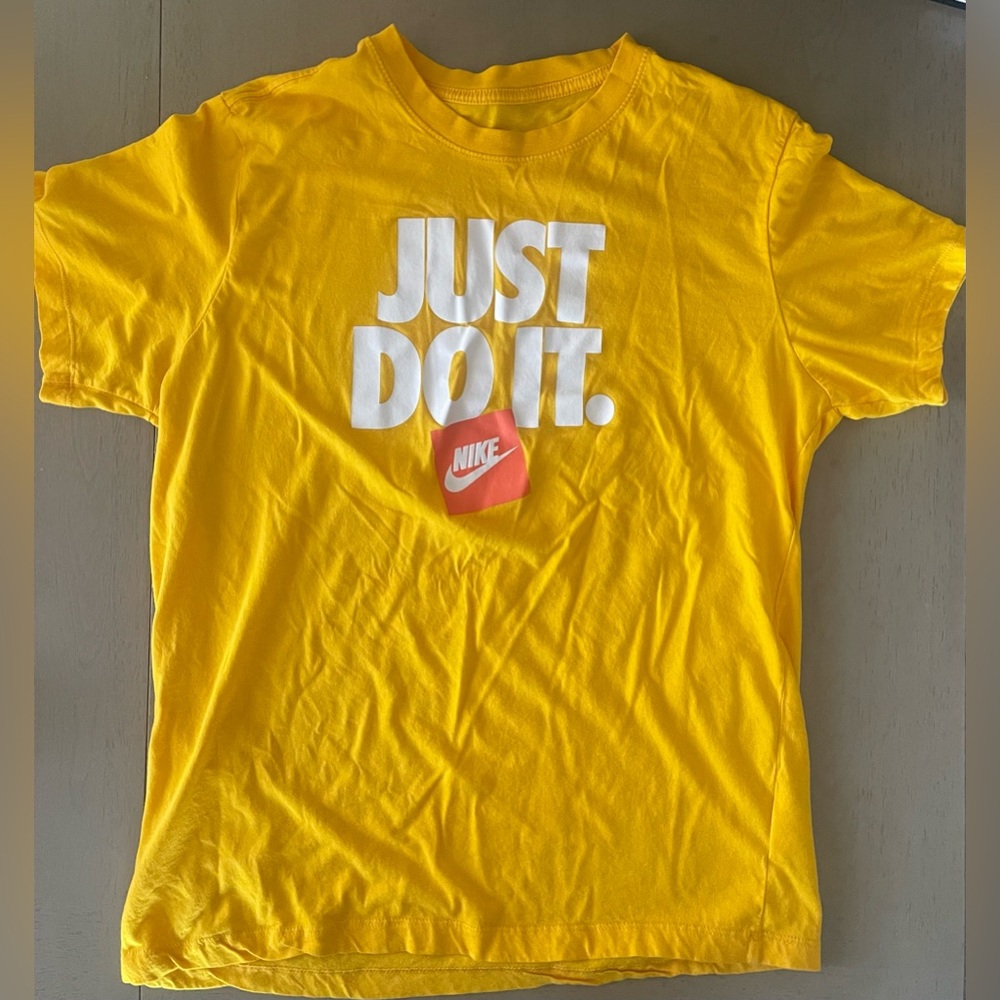 Men’s Nike tee